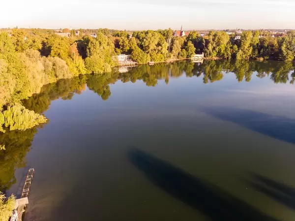 Luftbild vom Weißen See in Berlin