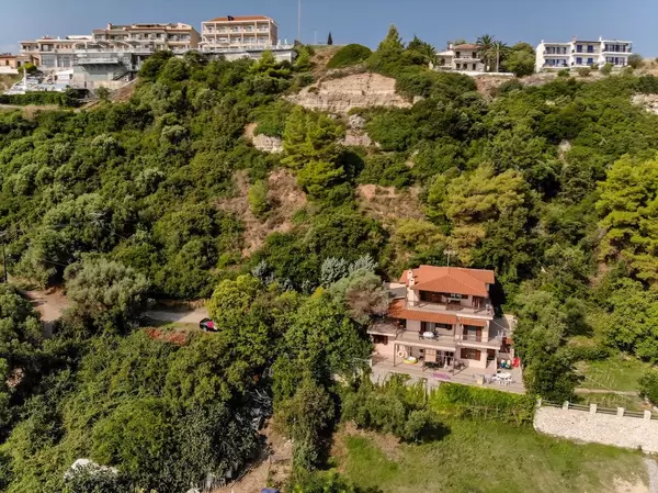 Luftbild von Rigas Hotel, Magia Bar und einem Rasthaus in Afitos