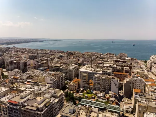 Luftbild von Thessaloniki mit Blick Richtung Meer