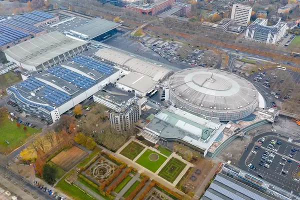 Luftbild zeigt Parkplatz A5 und MAYDAY-Veranstaltungsort in den Westfalenhallen, Deutschland