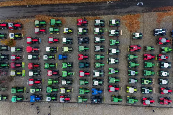 Luftbild zeigt Traktorendemo der Landwirte als Protestaktion gegen Protest gegen Agrarpläne der Bundesregierung