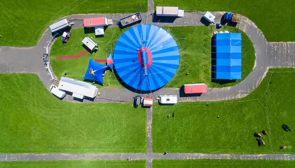 Luftbild: Zirkuszelt in Köln