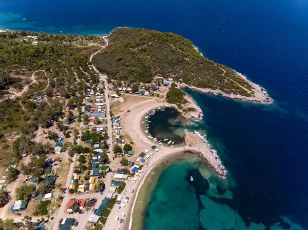 Luftbildaufnahme des Campingplatzes Camping Paliouri