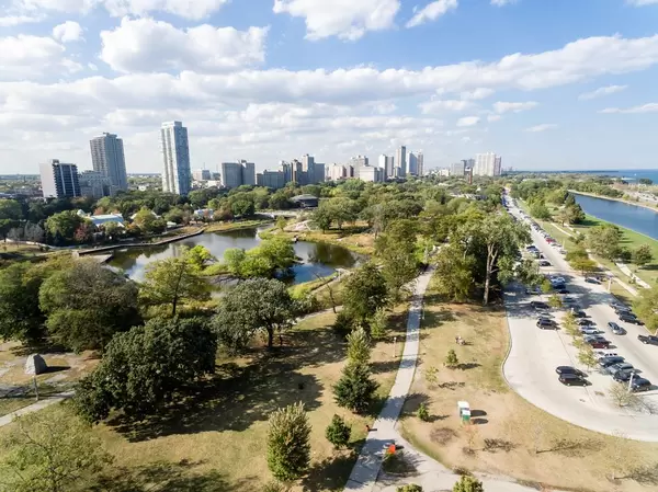 Luftbildaufnahme des South Pond im Lincoln Park in Chicago