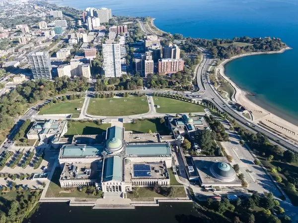 Luftbildaufnahme vom Museum of Science and Industry, East Hyde Park und Promontory Point