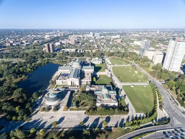 Luftbildaufnahme vom Museum of Science and Industry in Chicago