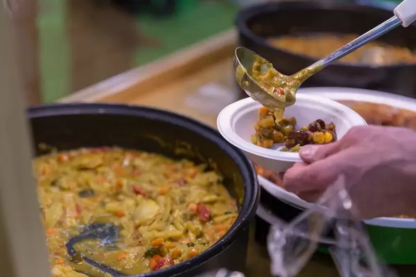 Lunch Vegaz - veganes Bio Thai Curry wird zum Probieren