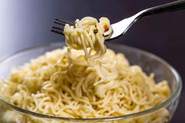 Lunch with instant pasta