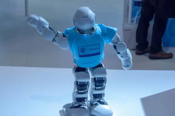 Lynx Alpha 1E Robot walking and waving