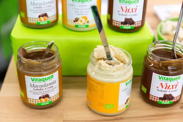 Macadamia Schoko-Creme, Cashew-Genießer-Creme und Nuxi Schoki-Creme von Vitaquell