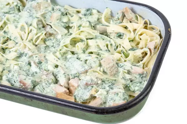 Macaroni with Spinach and Chicken Meat (Flip 2019)