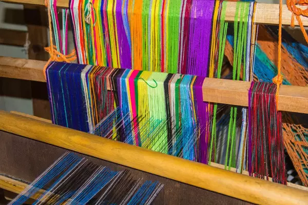 Machine that Makes Typical Scarfs