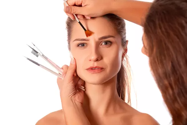 Makeup artist makes a girl's makeup