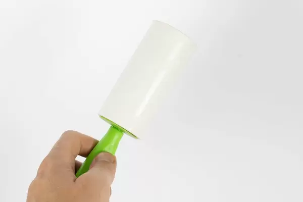 Man holding a hair removal roller
