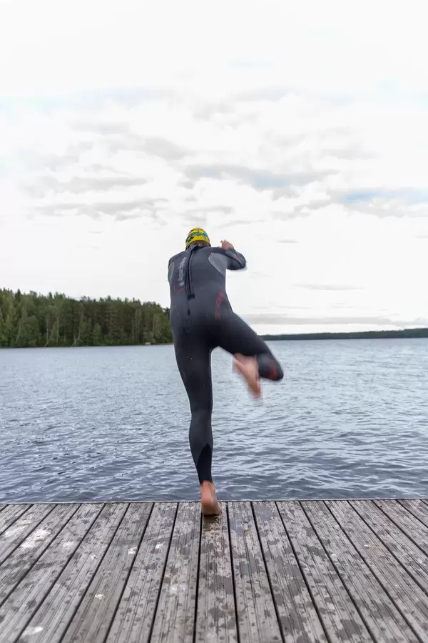 Man in swim gear is about to take a header into the lake Päijänne to cool off and go swimming