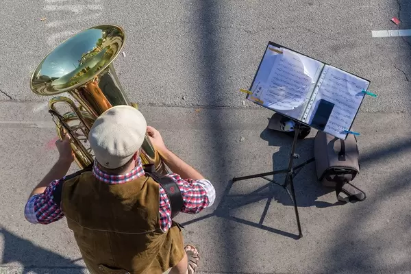 Man playing tuba in the pedestrian area at St. Stephen's Cathedral in Vienna