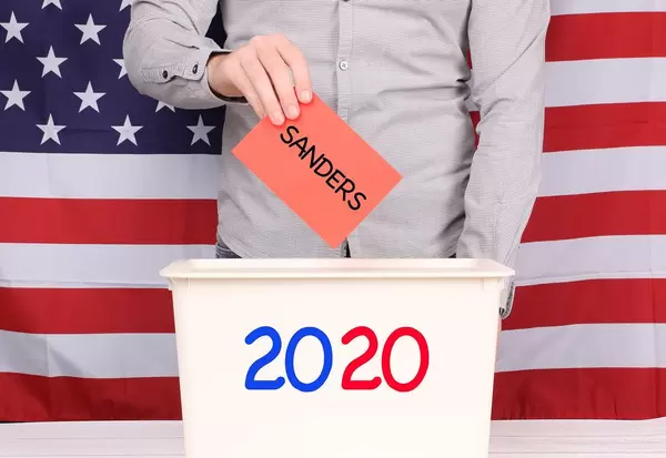 Man voting for Sanders at Presidental Election 2020.jpg