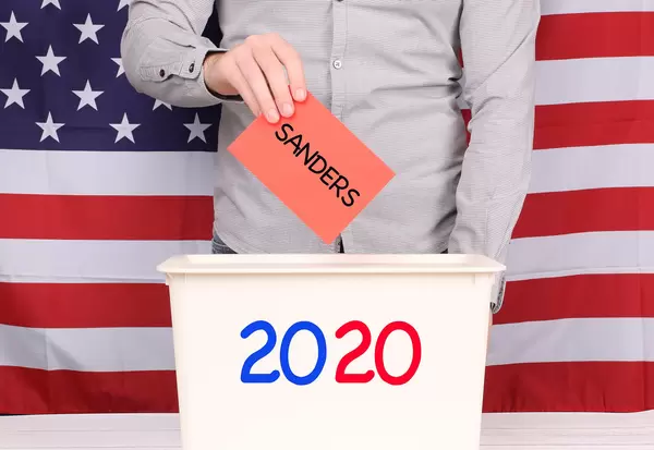 Man voting for Sanders at Presidental Election 2020