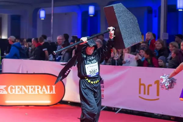 Mann mit dem Hammer - Frankfurt Marathon 2017