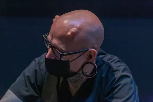 Mann mit Digital Implantaten auf der Digital X in Köln