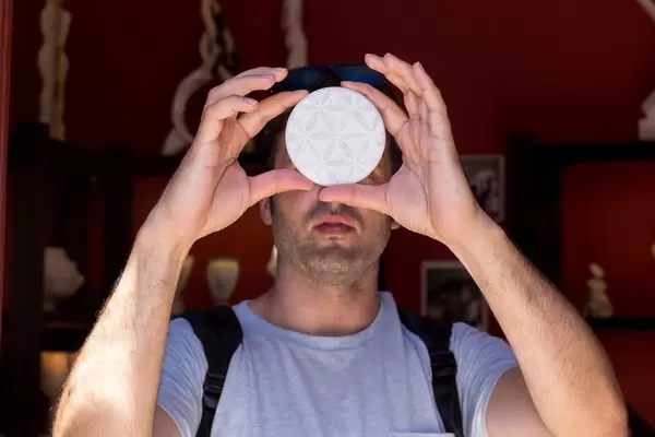 Manufakte aus Naxos-Marmor bewundern. Kunstladen im Dorf Chalkio