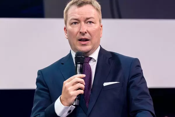 Marc Hansen Beigeordneter Minister für Digitalisierung Government of Luxembourg auf der Bühne der Digital X in Köln