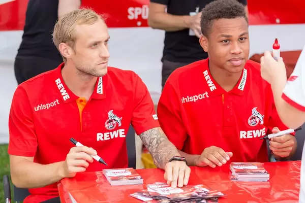 Marcel Risse und Nikolas Nartey während der Autogrammstunde