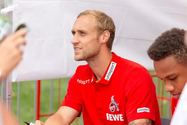 Marcel Risse während der Autogrammstunde bei der Saisoneröffnung 2018/2019