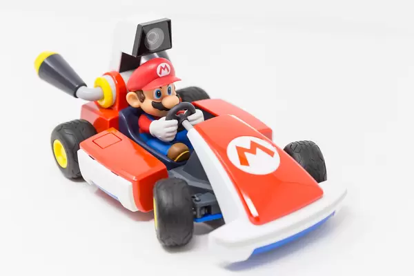 Mario Kart Live - control a real-life race with Nintendo Switch