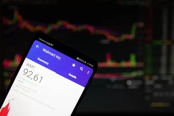 Marktwert von Walmart auf dem Bildschirm eines Mobiltelefons
