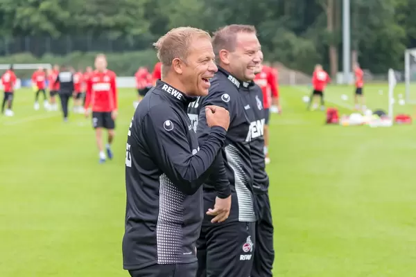 Markus Anfang und andere Trainer sichtlich guter Laune