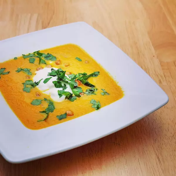 Marokkanische Karottensuppe mit gerösteten Kichererbsen #hellofresh #hellofreshgewinnspiel #soup