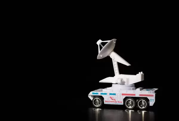 Mars-Rover Pionier vor schwarzem Hintergrund