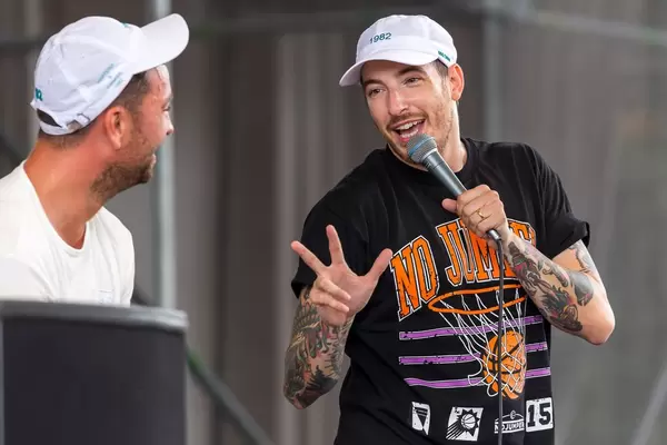 Marteria und Casper haben Spaß beim Konzert