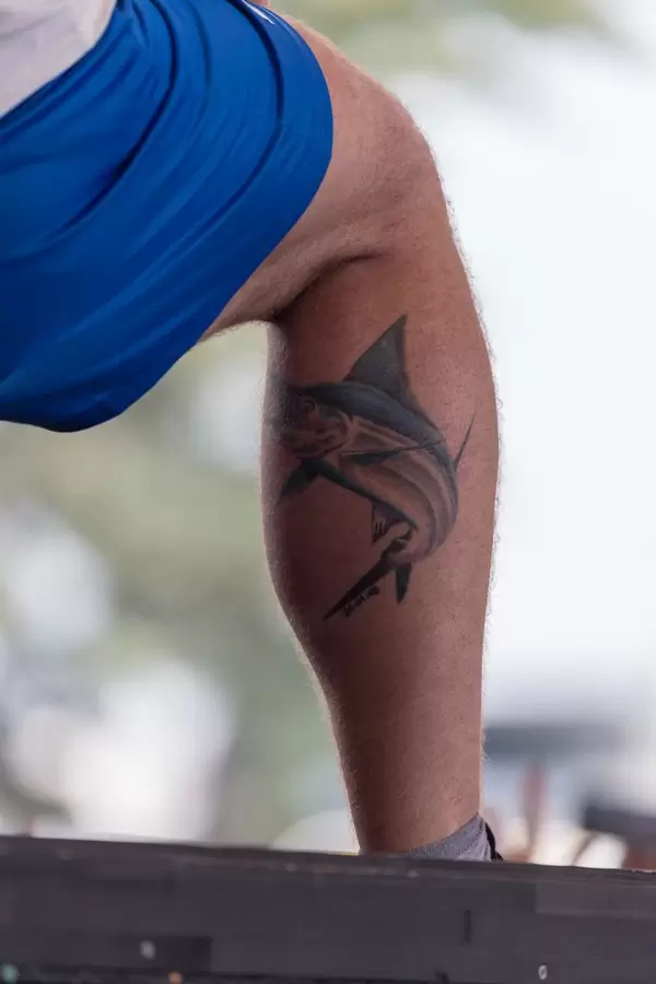 Marterias Tattoo am Unterschenkel