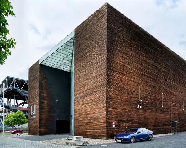 Maserati Ghibli GranSport in front of modern Finnish building of Expo 2000 in Hannover, Germany