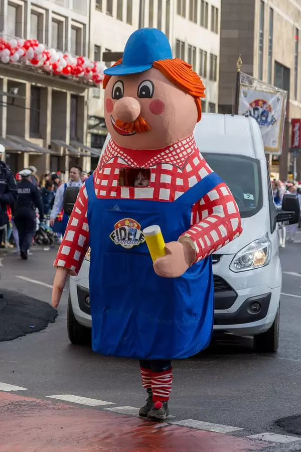 Maskottchen der KKG Fidele Fordler von 2001 beim Rosenmontagszug - Kölner Karneval 2018