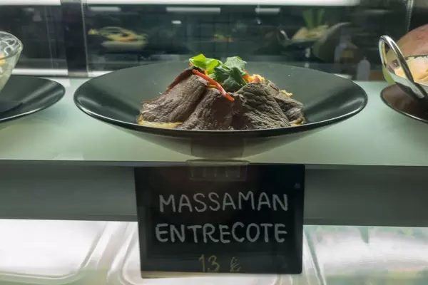 Massaman entrecote im Restaurant auf Mallorca