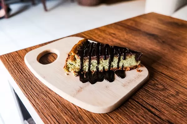 Matcha cheesecake on wooden table