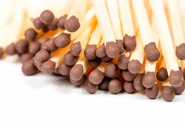 Matches with brown sulphur, close -up (Flip 2020)