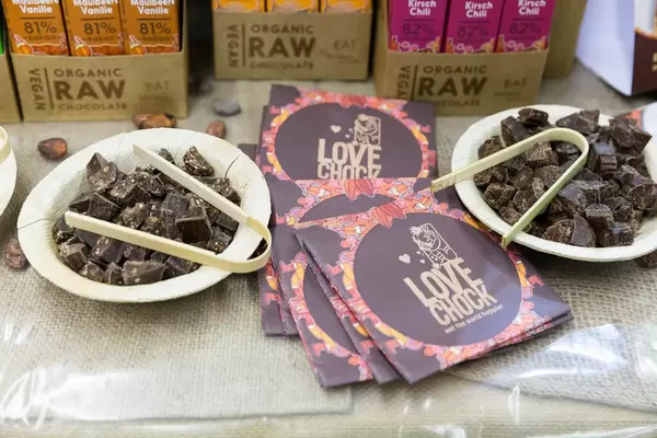 Maulbeere-Vanille und Kirsch-Chili Bio-Schokolade von Lovechock