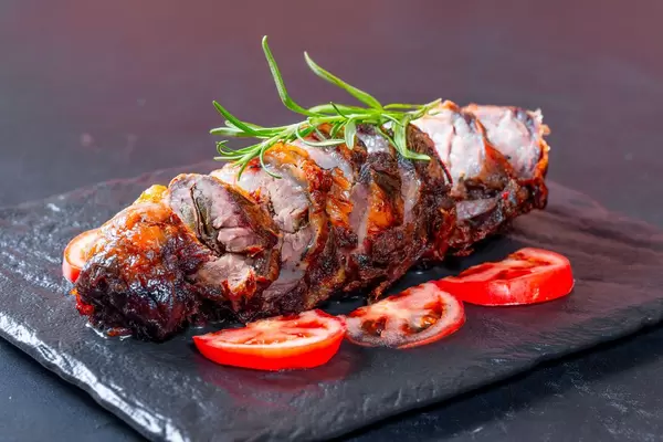 Meat loaf with tomatoes