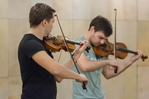 Men playing violins in Moscow Metro