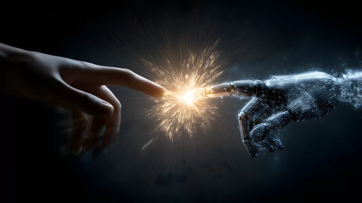 Menschliche und Roboterhand berühren sich mit Funkenflug