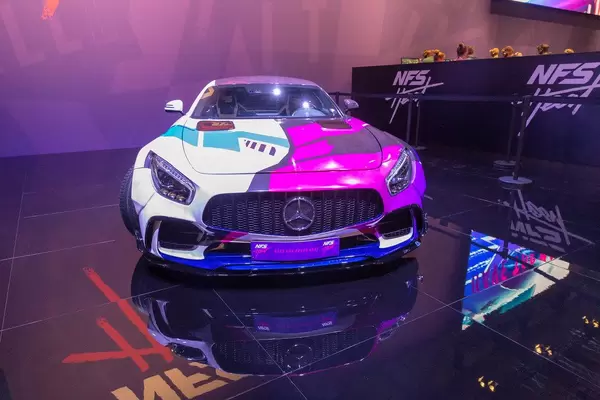 Mercedes Prior Wagen aus der Autorennspielserie Need for Speed Heat von EA, ausgestellt auf der Gamescom in Köln