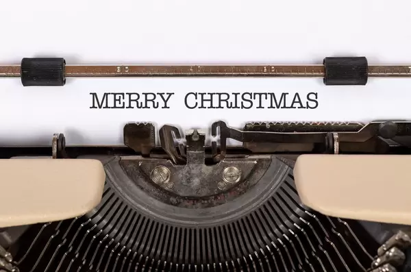 Merry Christmas mit einer alten Schreibmaschine geschrieben