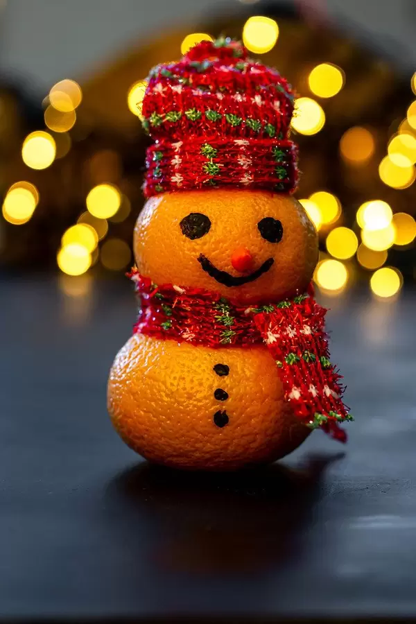 Merry Christmas snowman made from tangerines (Flip 2019)