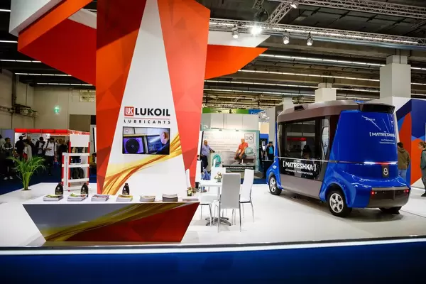 Messestand von Lukoil bei der IAA 2017