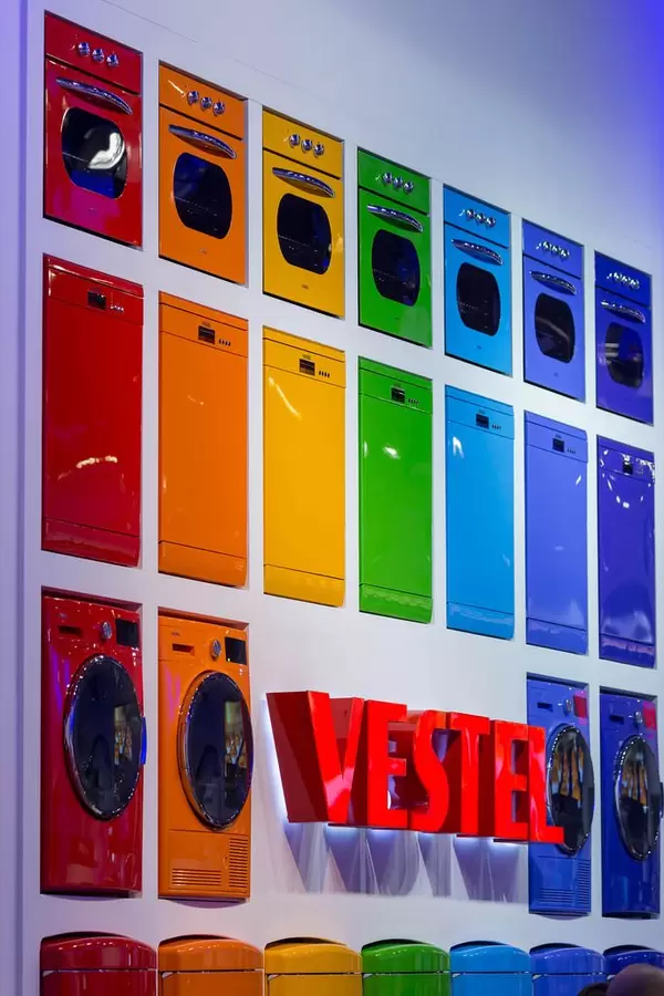 Messestand von Vestel mit Waschmaschinen, Spülmaschinen und Backöfen