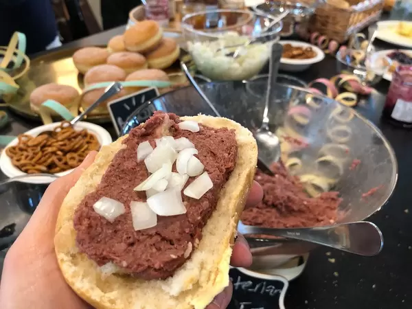 Mettbrötchen mit vegetarischem Mett bei WeWork in Köln